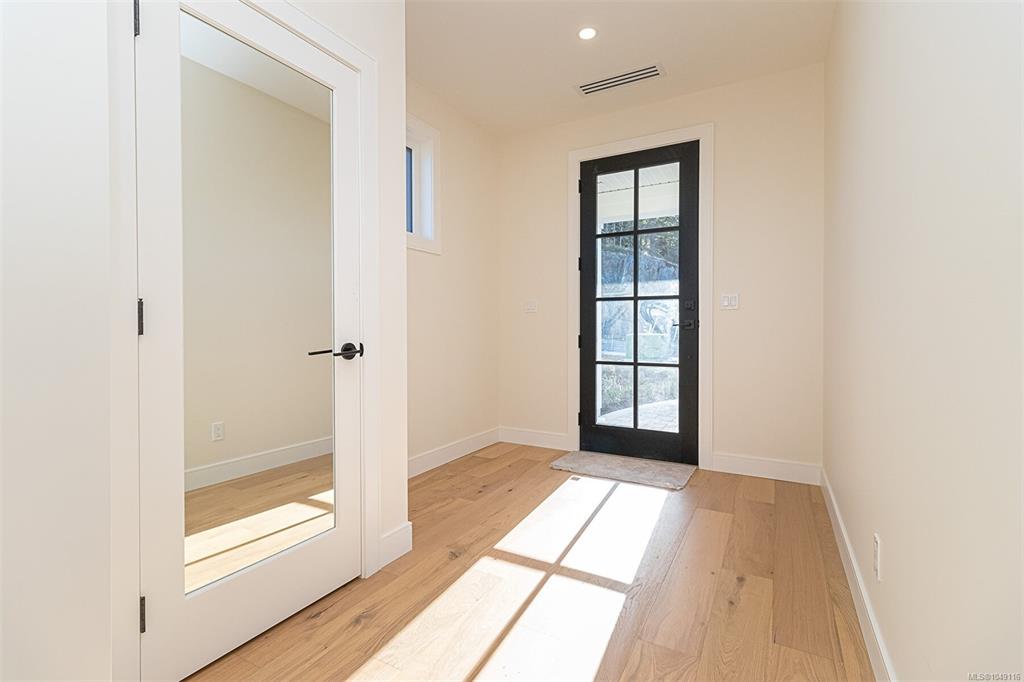 Fifth View of 701 Madrona Pl, Langford, BC, V9B 6C6