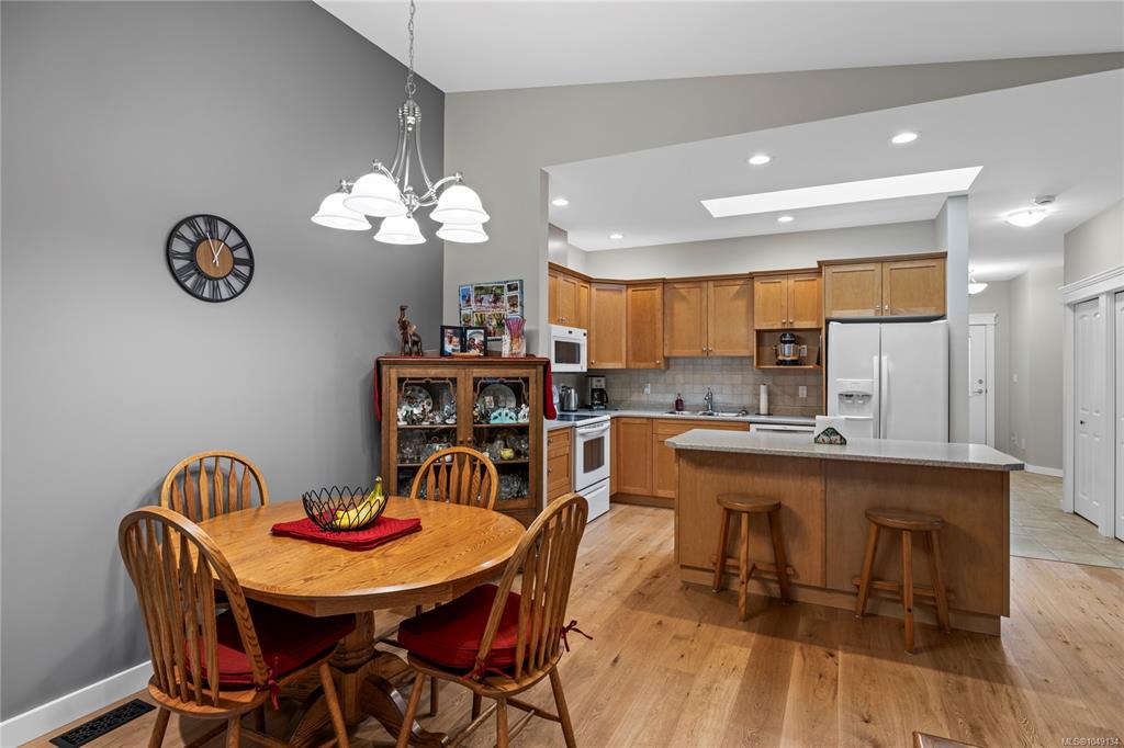 Fifth View of 2001 Blue Jay Pl, THE WOODLANDS, Courtenay, BC, V9N 3Z6