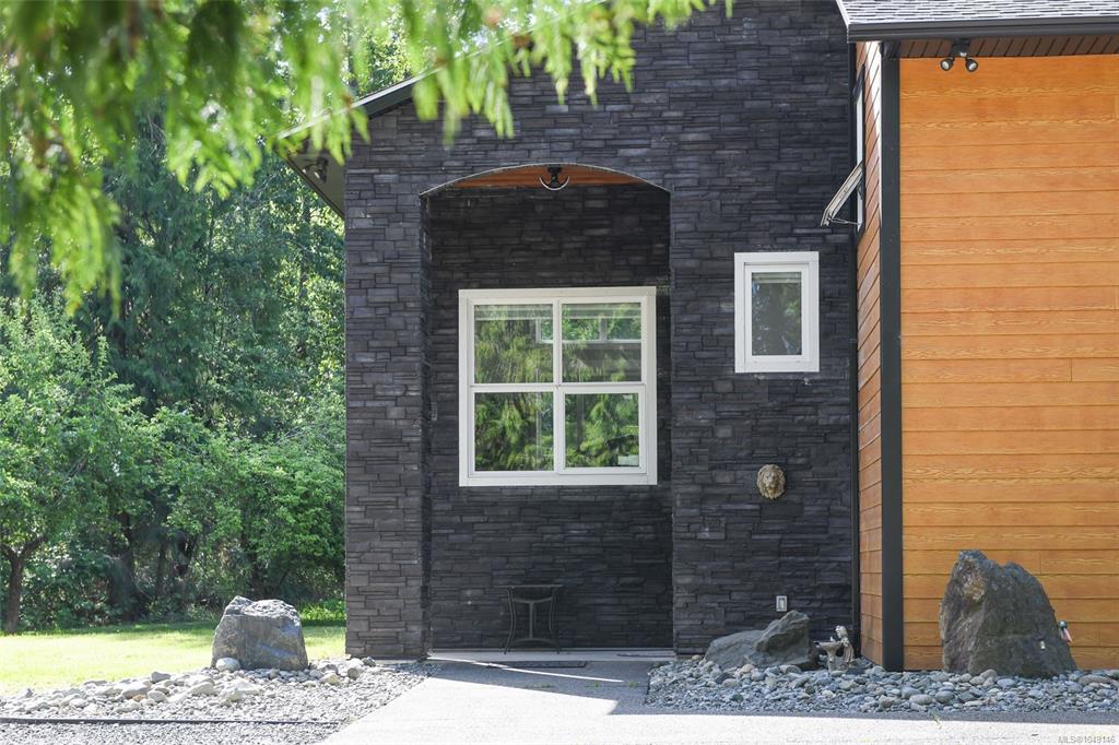 Third View of 3550 Cumberland Rd, Cumberland, BC, V0R 1S0