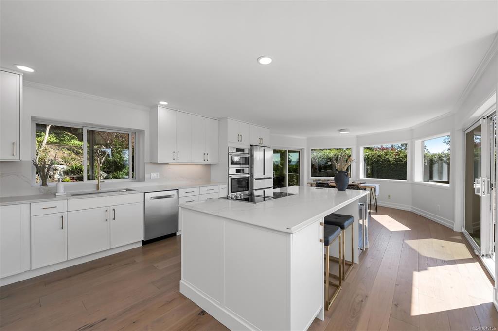 Fifth View of 874 Kentwood Lane, Saanich, BC, V8Y 3C6