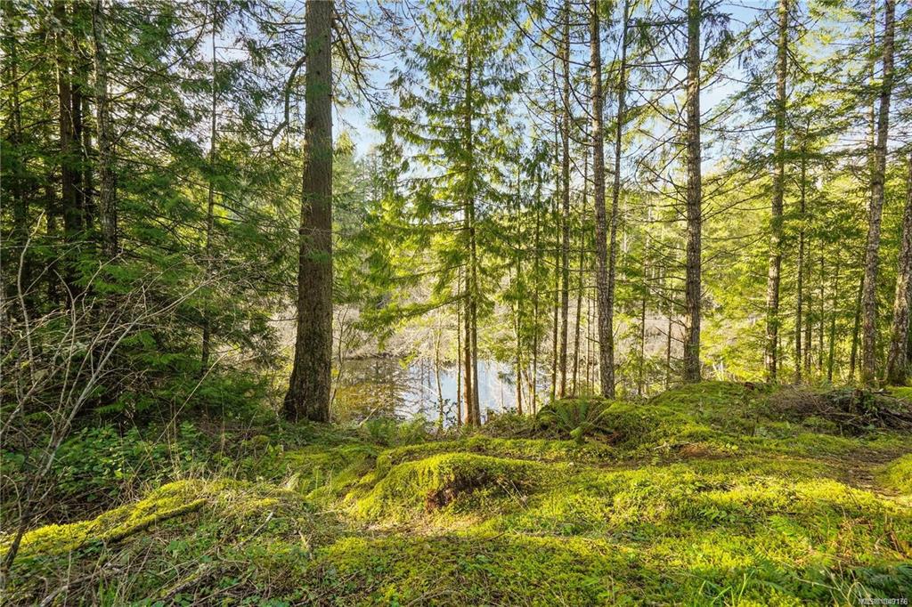 Third View of 3383 Lakeridge Pl, Highlands, BC, V9E 1C8