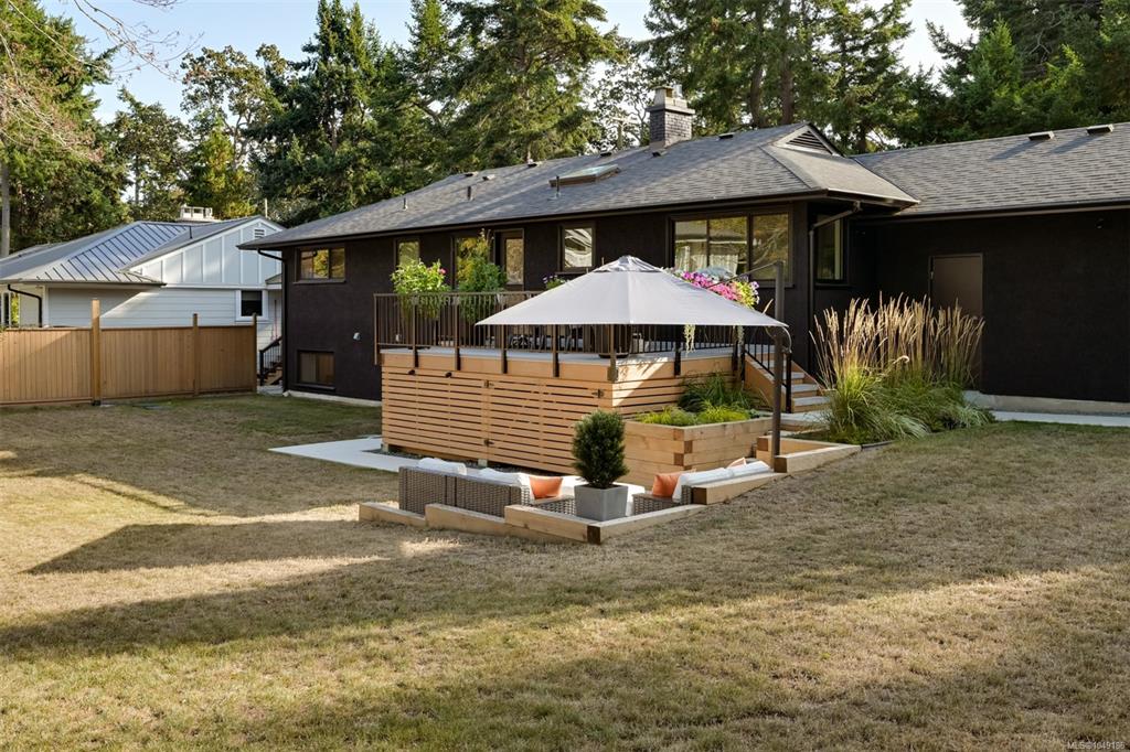 2860 Tudor Ave, 1049186, BC,