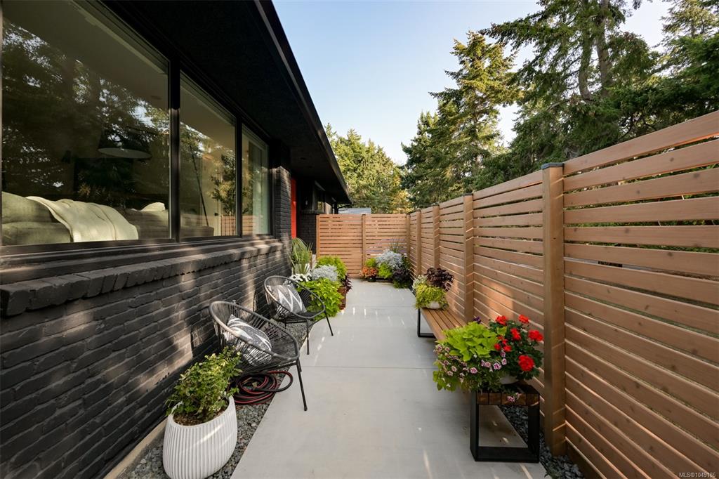 Fourth View of 2860 Tudor Ave, Saanich, BC, V8N 1L9