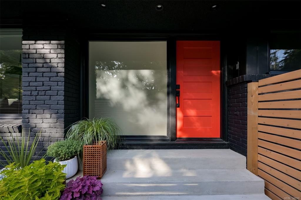 Fifth View of 2860 Tudor Ave, Saanich, BC, V8N 1L9