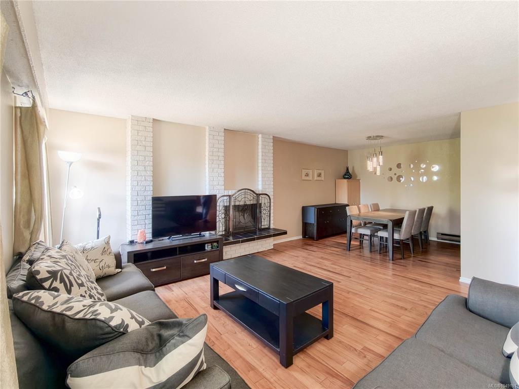 Fourth View of 3060 Harriet Rd, Saanich, BC, V9A 1T5