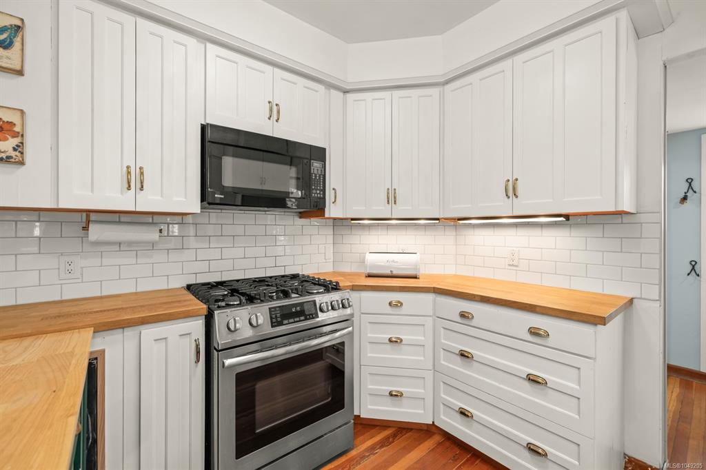 Fifth View of 886 Maddison St, Victoria, BC, V8S 4C2