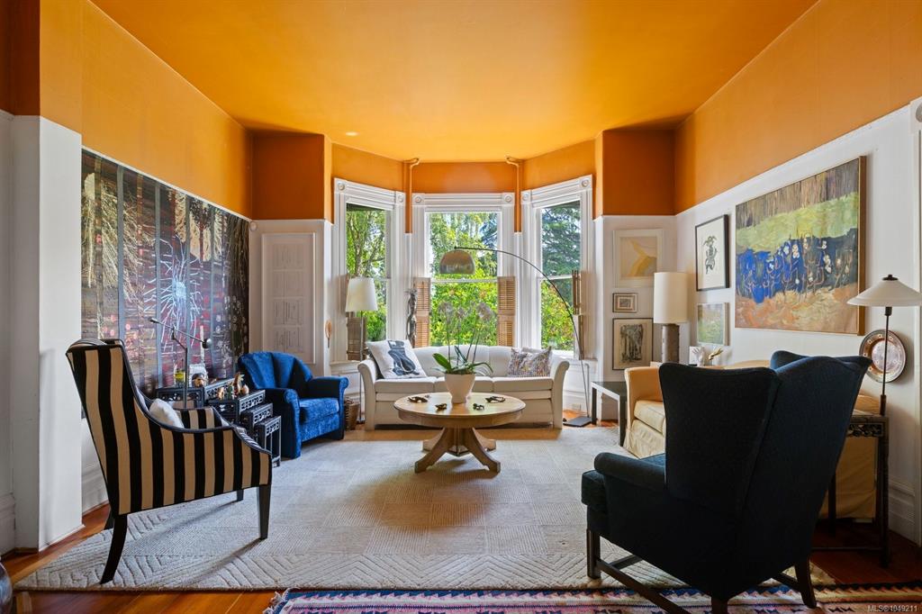Third View of 1648 Rockland Ave, Victoria, BC, V8S 1W7