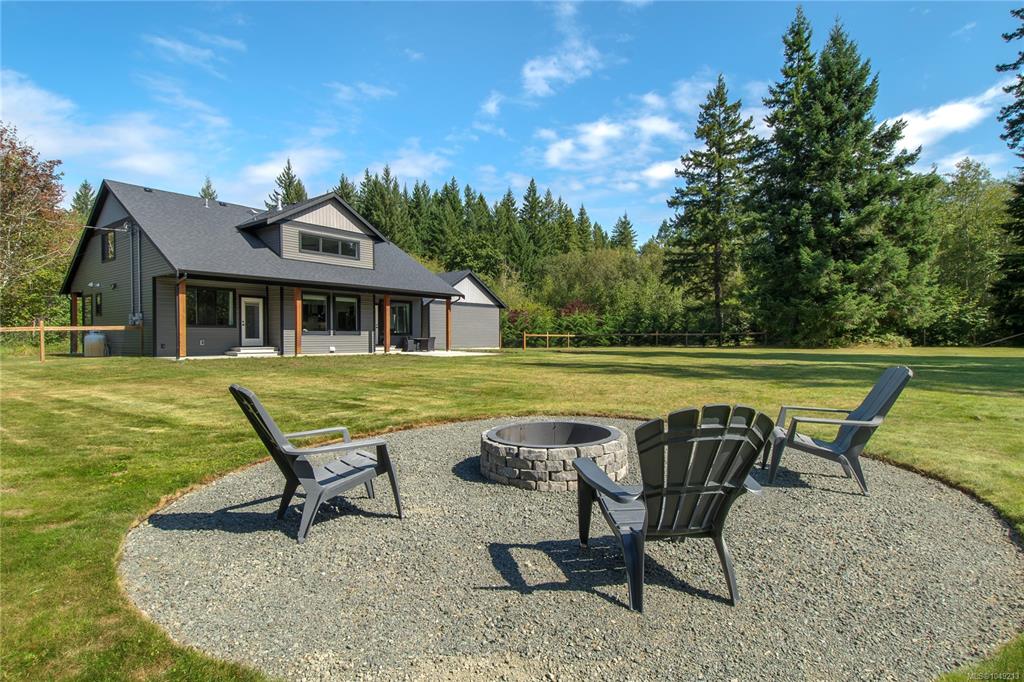 Third View of 3811 Woodland Dr, Campbell River, BC, V9H 1B1