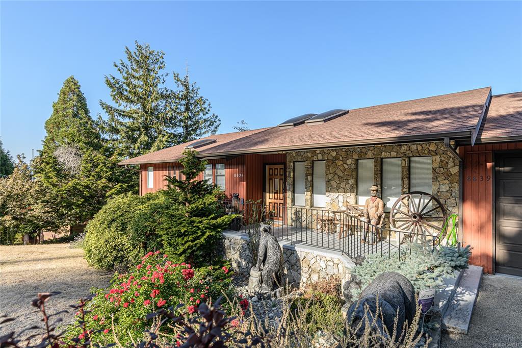 Fourth View of 8839 Forest Park Dr, North Saanich, BC, V8L 4E8