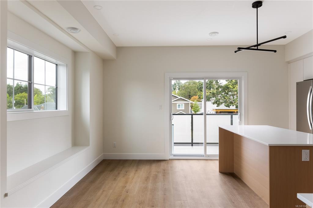 Fourth View of 913 Dale St, Saanich, BC, V8X 2V9