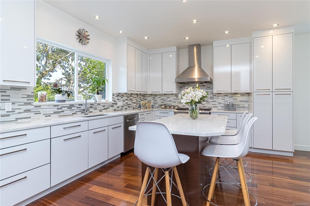 Third View of 1518 Shorncliffe Rd, Saanich, BC, V8P 2T4