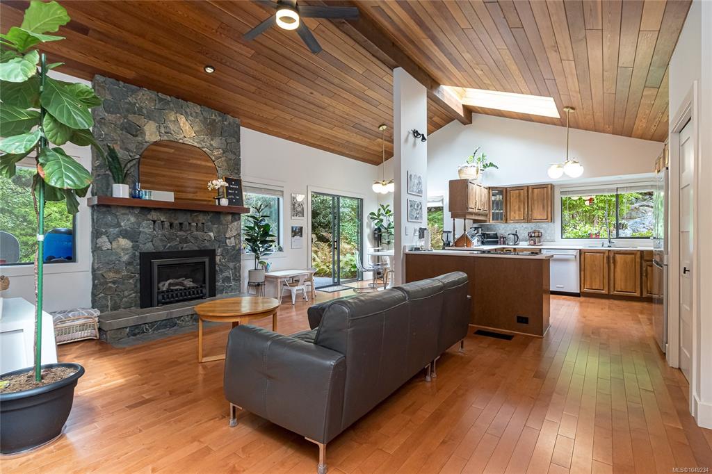 Second View of 974 Wagonwood Pl, Saanich, BC, V8X 4M1