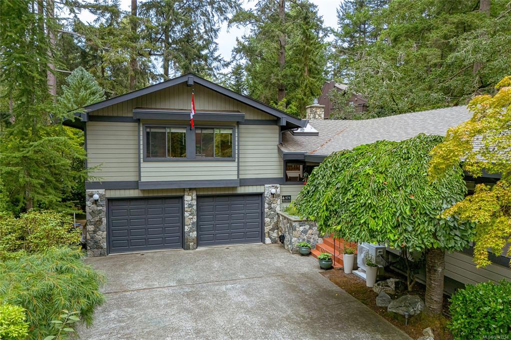 Fourth View of 974 Wagonwood Pl, Saanich, BC, V8X 4M1