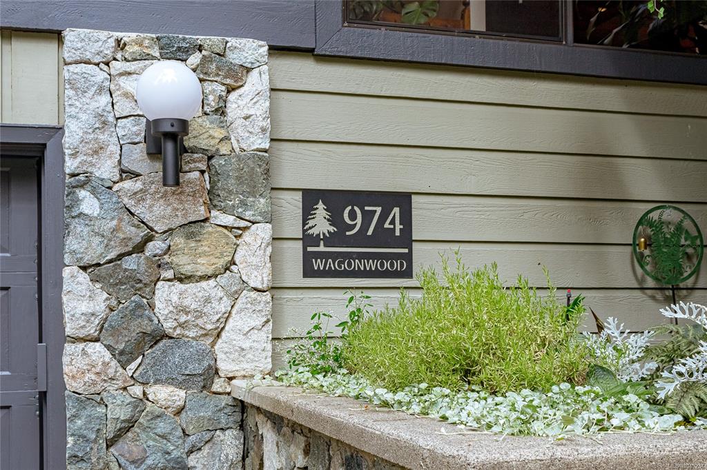 Fifth View of 974 Wagonwood Pl, Saanich, BC, V8X 4M1