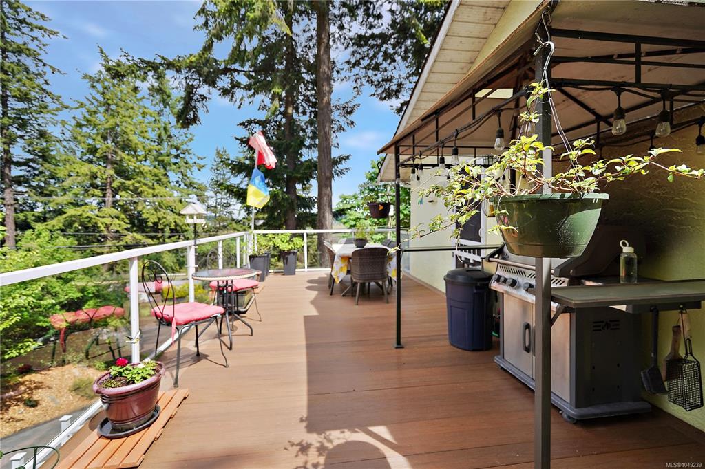 Fifth View of 6864 East Saanich Rd, Central Saanich, BC, V8Z 5Y9