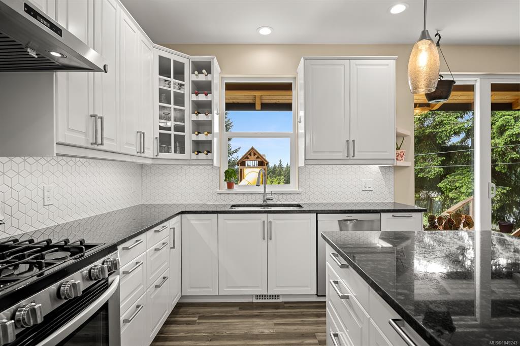 Fifth View of 405 Rockland Rd, Campbell River, BC, V9W 1N7