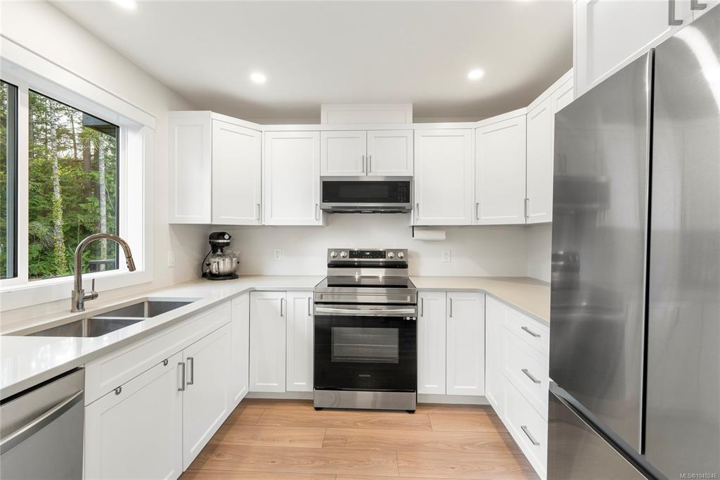 Fifth View of 600 Ninth St, The Southbend, Nanaimo, BC, V9R 0L4