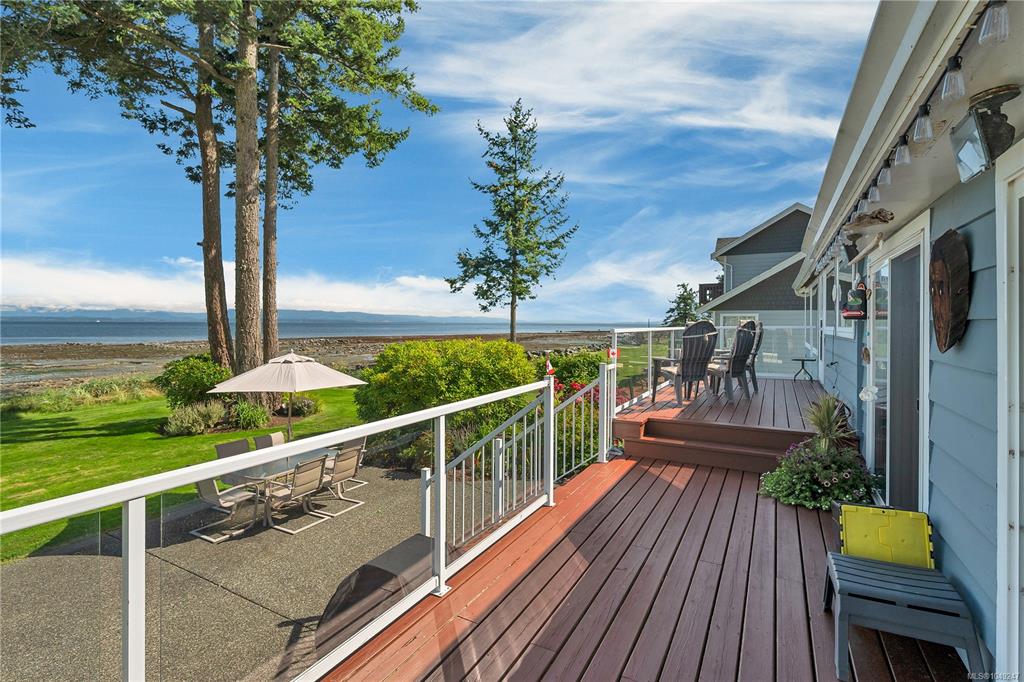 Third View of 3765 Island Hwy S, Campbell River, BC, V9H 1L6