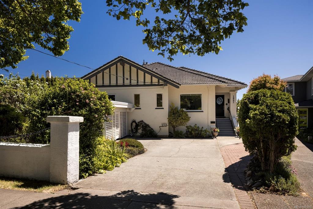 Fifth View of 1821 Hollywood Cres, Victoria, BC, V8S 1J2