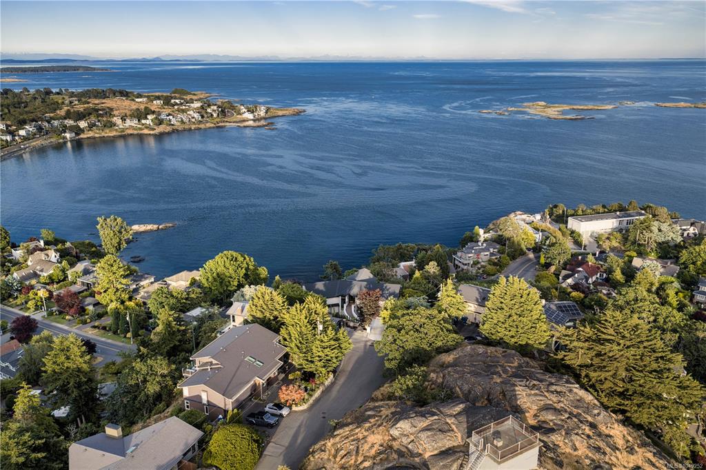 Second View of 121 Denison Rd, Oak Bay, BC, V8S 2K2