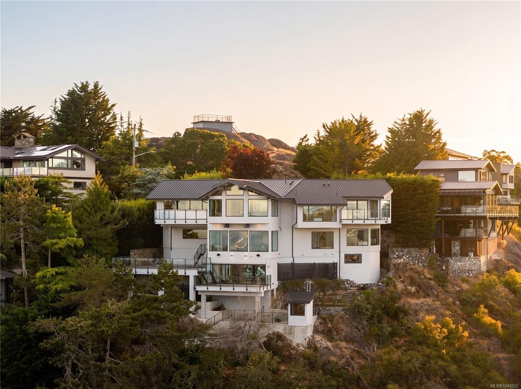 Third View of 121 Denison Rd, Oak Bay, BC, V8S 2K2