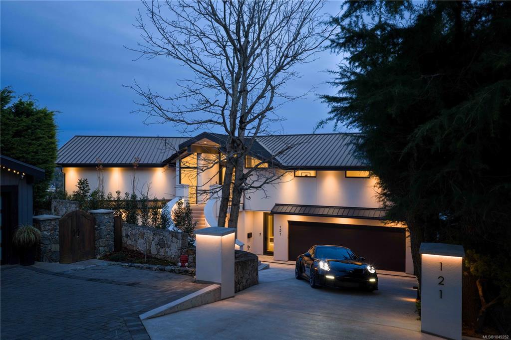 Fifth View of 121 Denison Rd, Oak Bay, BC, V8S 2K2