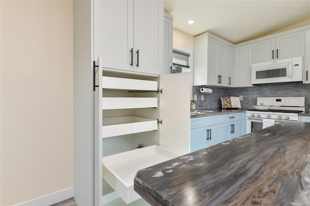 Fifth View of 747 Old Place Rd, Central Saanich, BC, V8M 0C3