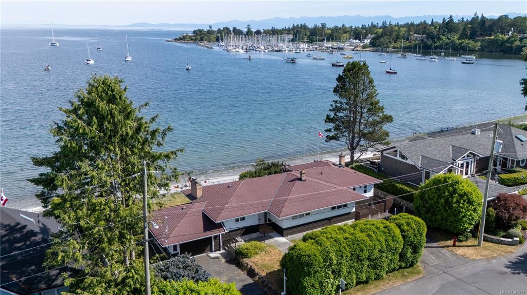 Third View of 3767 Waring Pl, Saanich, BC, V8P 5E9
