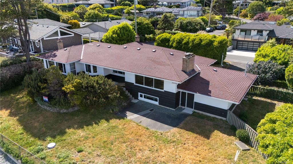 Fifth View of 3767 Waring Pl, Saanich, BC, V8P 5E9