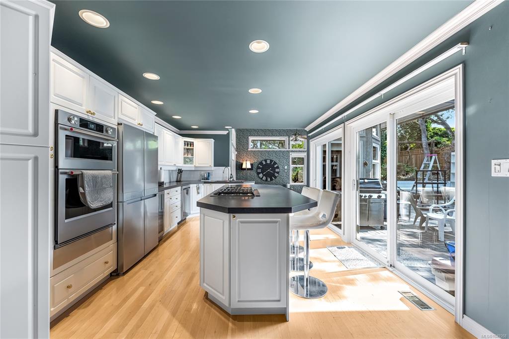 Fourth View of 568 Island Rd, Oak Bay, BC, V8S 2T6