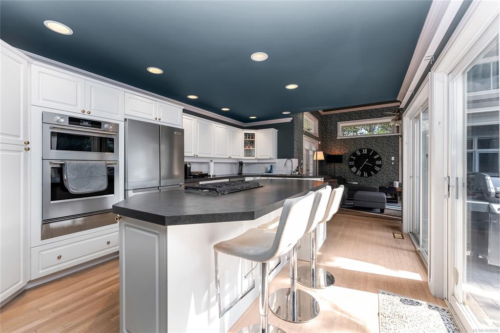 Fifth View of 568 Island Rd, Oak Bay, BC, V8S 2T6