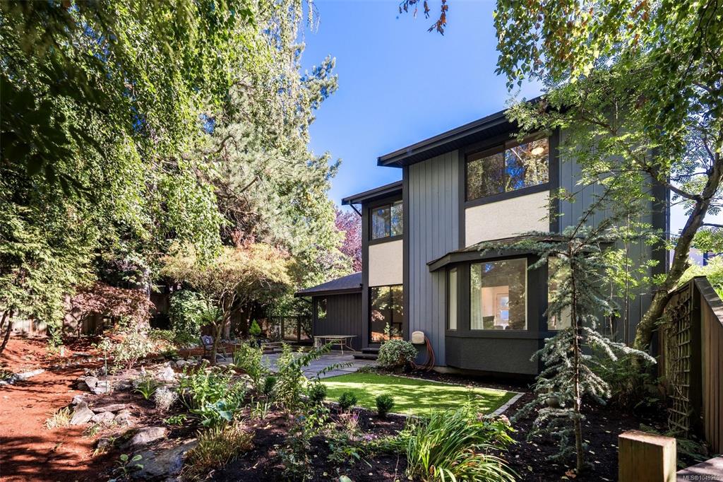 Second View of 1096 Stoba Lane, Stoba Court, Saanich, BC, V8X 2W5
