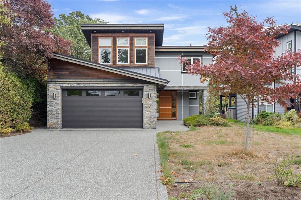 Third View of 3749 Ascot Dr, Saanich, BC, V8P 3S2