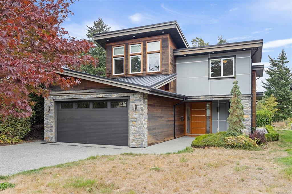 Fourth View of 3749 Ascot Dr, Saanich, BC, V8P 3S2