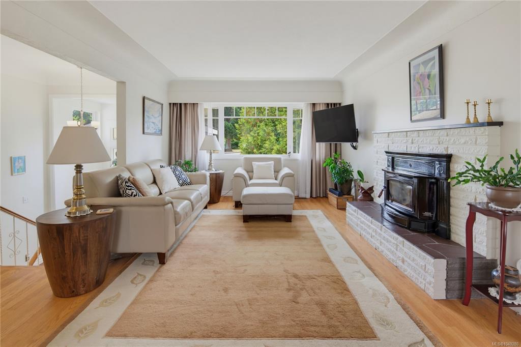 Third View of 4260 Springridge Cres, Saanich, BC, V8Z 4Z1