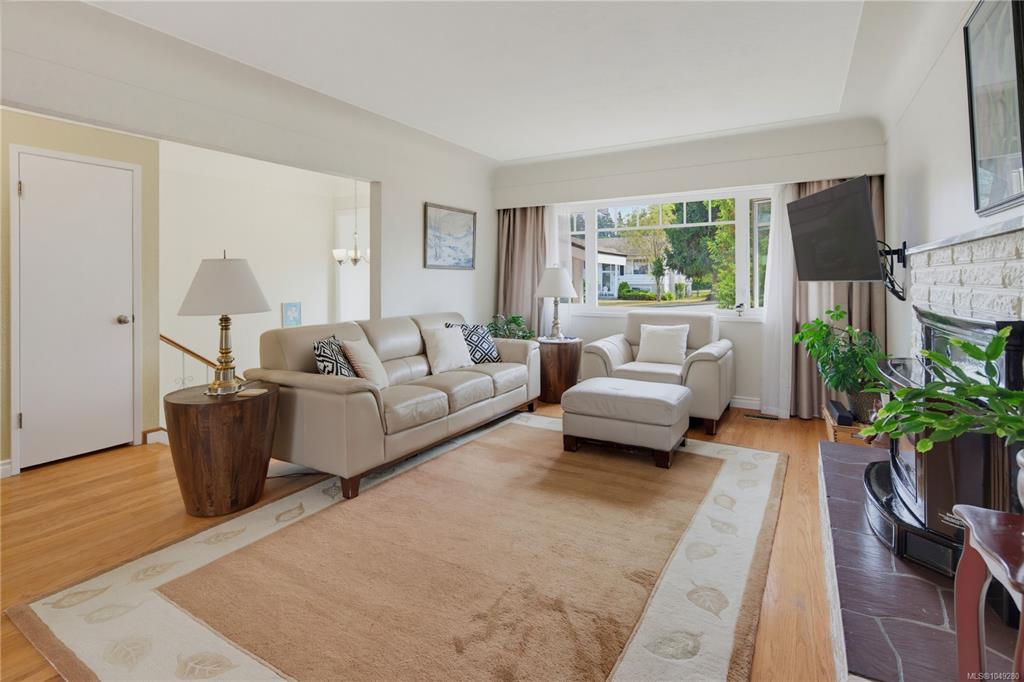 Fourth View of 4260 Springridge Cres, Saanich, BC, V8Z 4Z1
