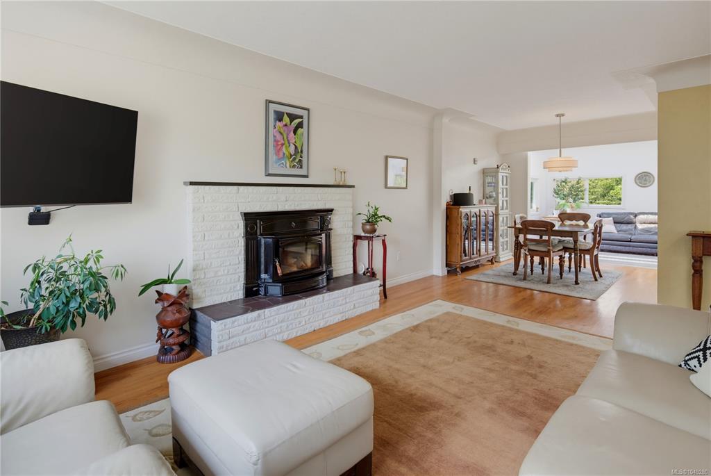 Fifth View of 4260 Springridge Cres, Saanich, BC, V8Z 4Z1