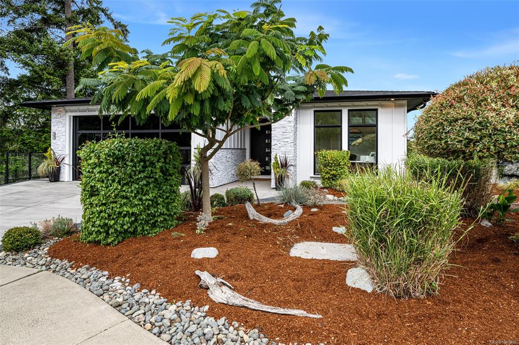 Third View of 6261 Highwood Dr, Duncan, BC, V9L 5W9