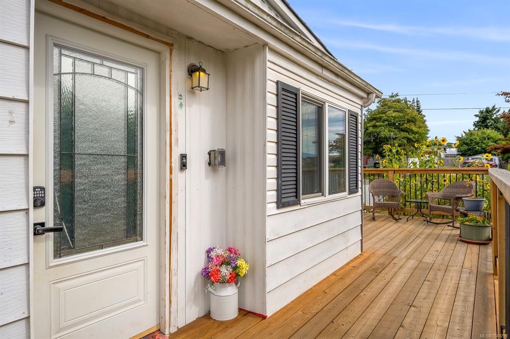 Fourth View of 1990 4th St E, Courtenay, BC, V9N 6V3
