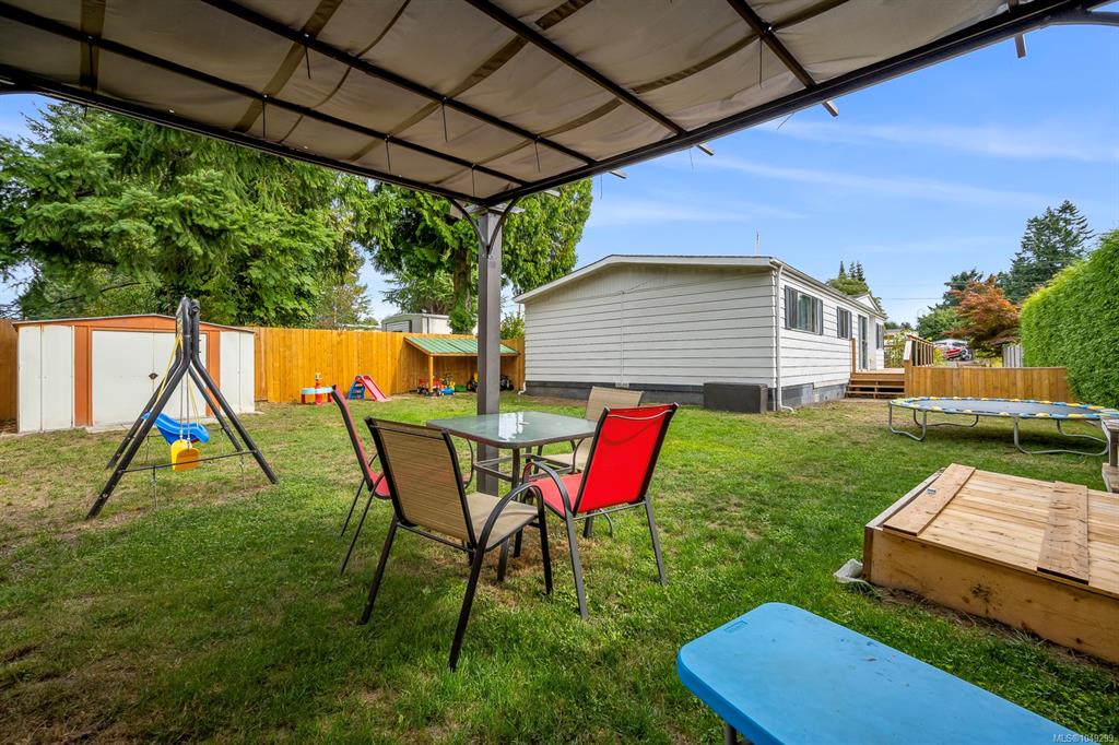 Fifth View of 1990 4th St E, Courtenay, BC, V9N 6V3