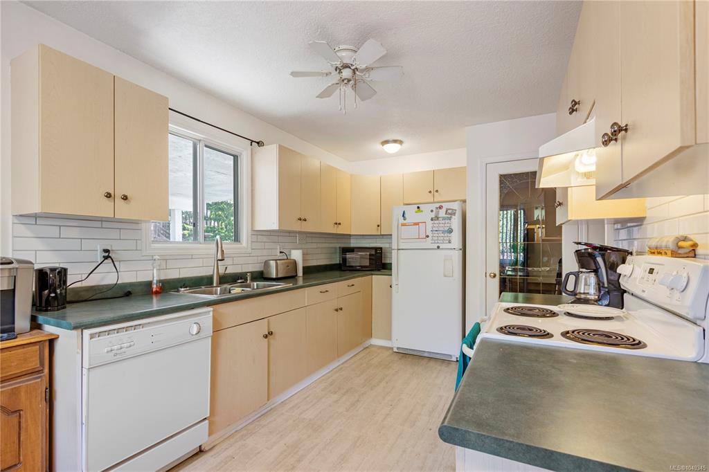 Fifth View of 403 Harewood Rd, Nanaimo, BC, V9R 2Z3