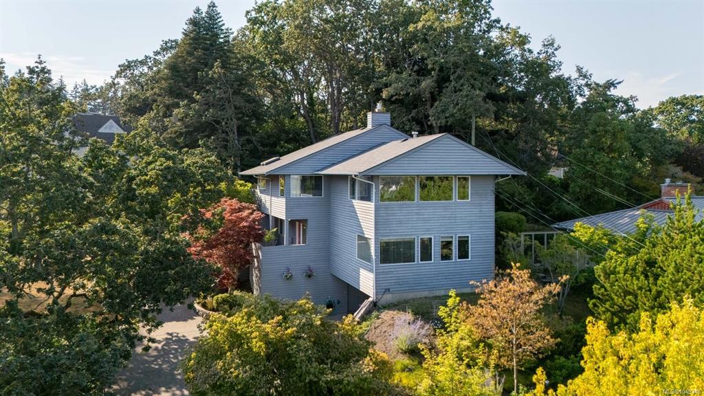 Third View of 3656 Cadboro Bay Rd, Oak Bay, BC, V8R 5K8