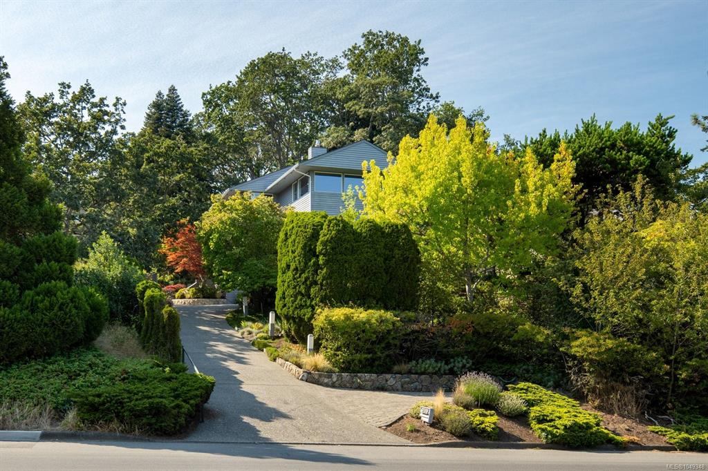 Fourth View of 3656 Cadboro Bay Rd, Oak Bay, BC, V8R 5K8