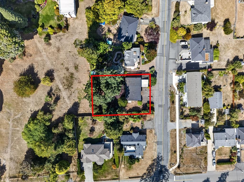 Fourth View of 131 Milburn Dr, Colwood, BC, V9C 1T7