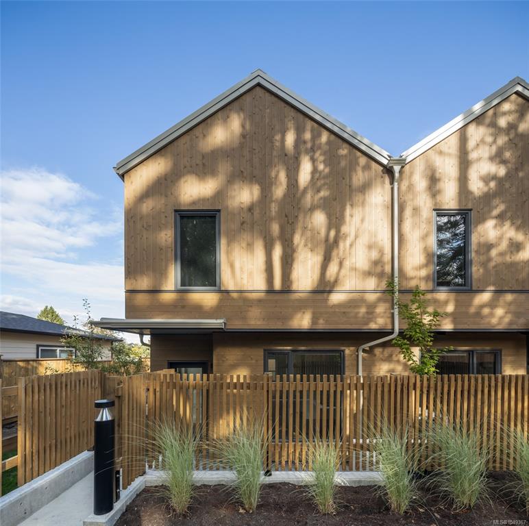 Second View of 1520 Louise Pl, Harper, Saanich, BC, V8P 2T8