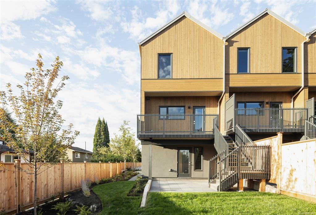 Third View of 1520 Louise Pl, Harper, Saanich, BC, V8P 2T8