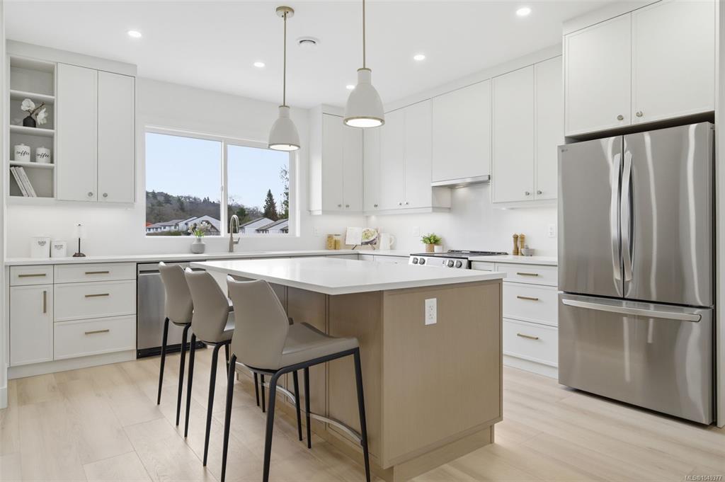 Fourth View of 621 Broadway St, Saanich, BC, V8Z 2G5
