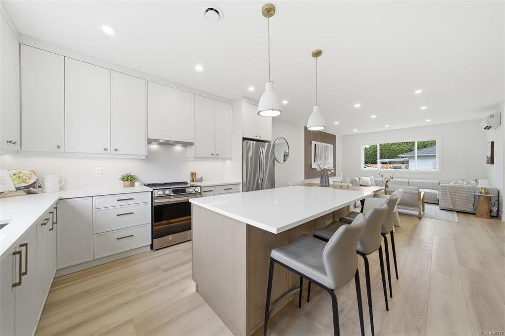 Fifth View of 621 Broadway St, Saanich, BC, V8Z 2G5