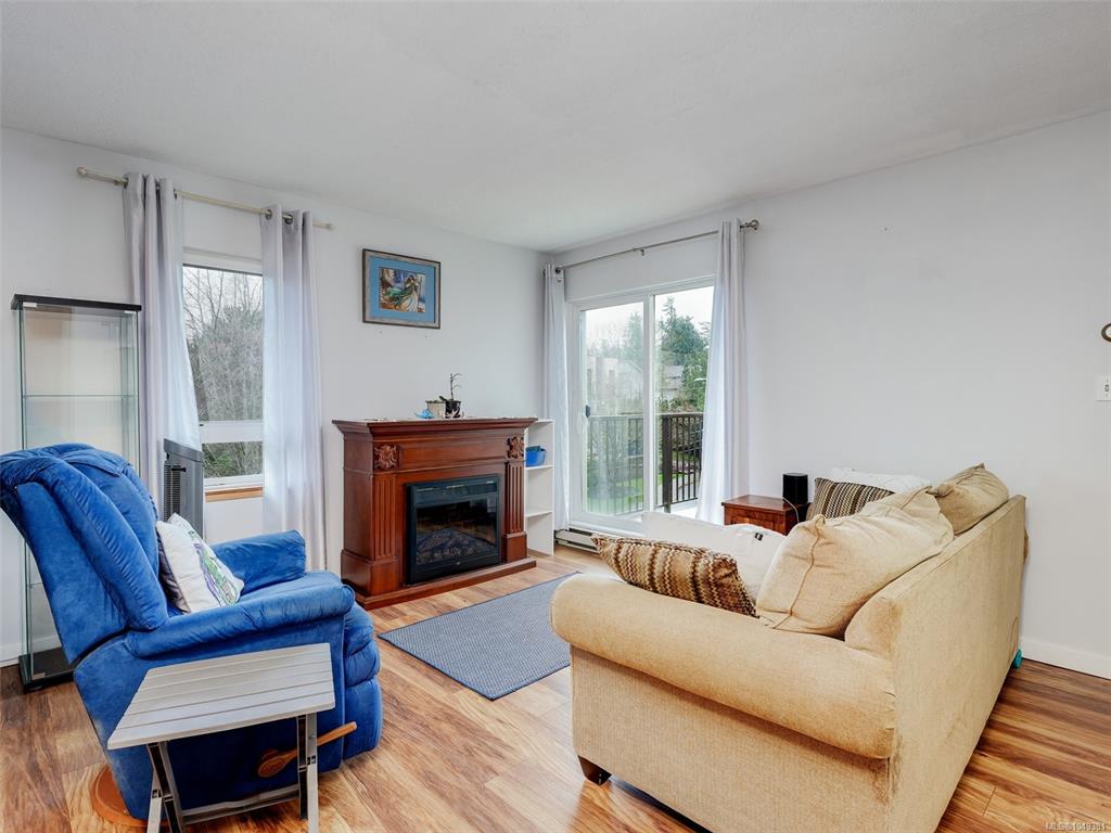 Third View of 3258 Alder St, Alder Manor, Saanich, BC, V8X 1P3