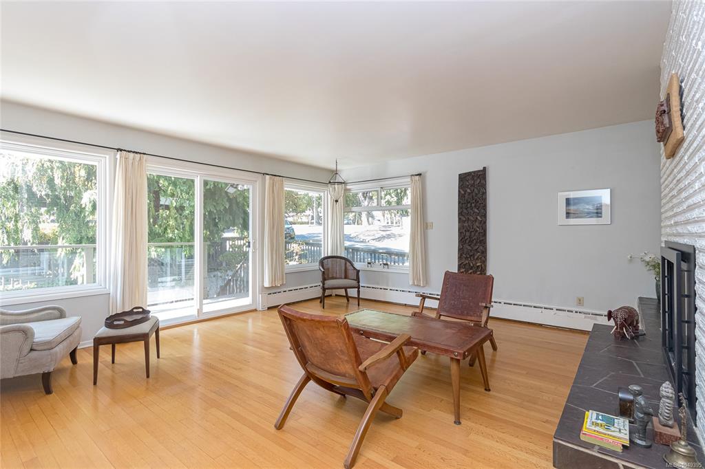 Fifth View of 1030 Joan Cres, Victoria, BC, V8S 3L5